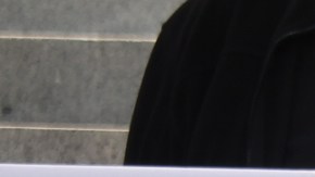 ‘La ley le ayuda a los dueños de negocios pero daña comunidades’, indica un cartel. / fotos: Jorge Luis Macías.