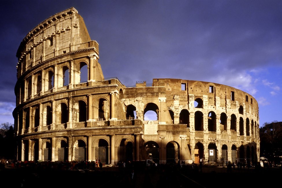 El Coliseo de Roma está hecho también con ladrillos.