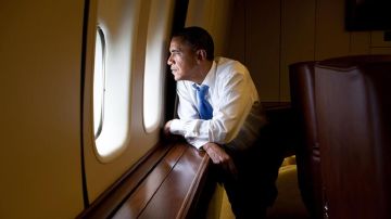 President Barack Obama looks out a window of Air Force One during the flight from Canberra to Darwin, Australia November 17, 2011.