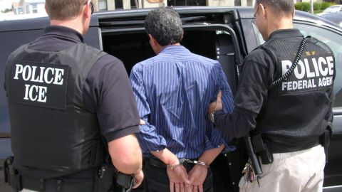 Los expertos recomiendan no oponerse en caso de un arresto. / foto: Archivo.