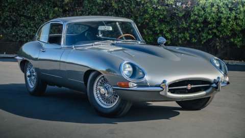 Este Jaguar XKE se está vendiendo en $60,500 en el sitio de subastas "Bring a Trailer"