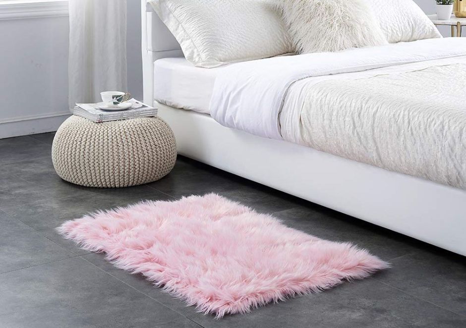 5 alfombras de felpa para darle un toque elegante y moderno a tu