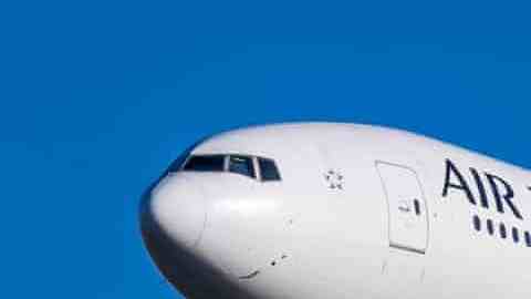 Según informes, se retiró a una mujer de un avión de Air New Zealand después de negarse a ver el video de seguridad aérea.