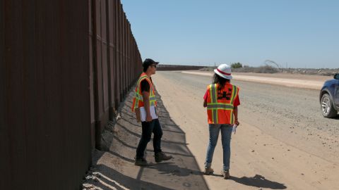 Hay sectores donde la construcción del muro queda suspendida.