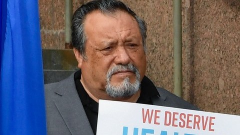 La supervisora Hilda Solís anunció el jueves el acuerdo entre el Condado de Los Ángeles y la compañía de camiones Wiley Sanders para que pague $1.8 millones al condado por contaminar con plomo. (Oficina de la supervisora Solís)