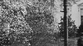 La cabina eléctrica "Victoria" de Columbia Electric (1896-99) en Pennsylvania Ave., Washington D.C., vista desde Lafayette Park en 1905