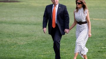 El presidente Trump suma dos años sin felicitar en Twitter a su esposa.
