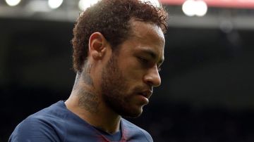 Neymar recibió tres partidos de suspensión por golpear a un sujeto en el rostro