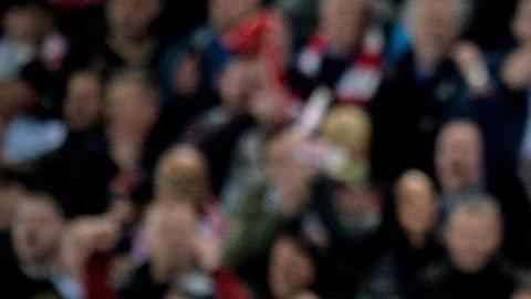 Lionel Messi tuvo un desencuentro con aficionados del Barcelona en el aeropuerto de Liverpool