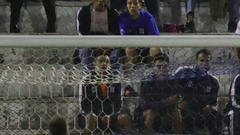 El arquero del Palestino chileno Ignacio González no vio venir un balón que rechazó segundos antes.