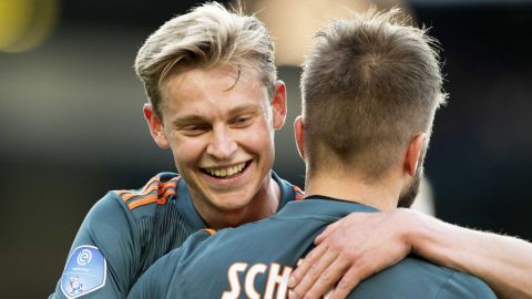 El centrocampista holandés del Ajax Frenkie de Jong sueña con entrenar con Messi.