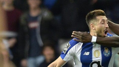 El mexicano Héctor Herrera festeja su gol con el FC Porto frente al Sporting.