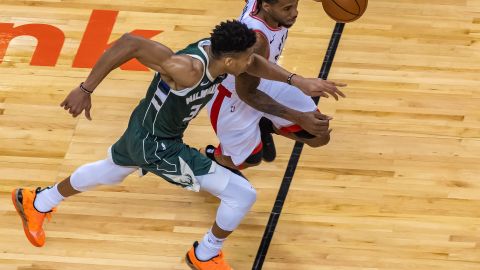 Kyle Lowry y Kawhi Leonard lideraron en puntos a Toronto.