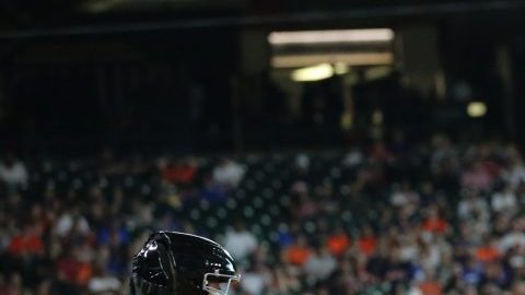 El juego entre Cachorros de Chicago y Astros de Houston se ensombreció con el accidente.