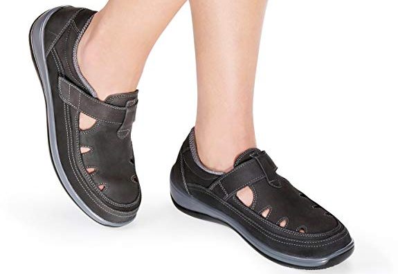 Los 6 zapatos ortopédicos para las mayores caminen cómodamente - La Opinión