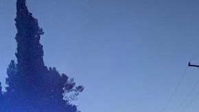 La víctima corrió hacia una residencia cercana localizada entre la Avenida Roosevelt y Altadena Drive donde pidió ayuda.