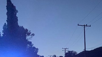 La víctima corrió hacia una residencia cercana localizada entre la Avenida Roosevelt y Altadena Drive donde pidió ayuda.