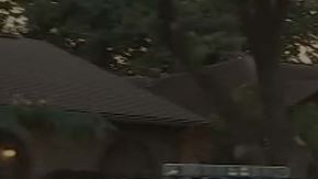 Familiares de la víctima, Travis Cary, dijeron que antes de que ocurriera el tiroteo una mujer llegó a la casa de Cary.