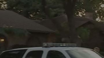 Familiares de la víctima, Travis Cary, dijeron que antes de que ocurriera el tiroteo una mujer llegó a la casa de Cary.