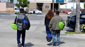 Muchos inmigrantes llegan a EEUU solo con una mochilita. / fotos: Alejandro Cano.