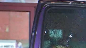 Las víctimas dijeron que no pudieron ver al sospechoso porque estaba muy oscuro.