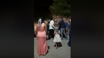Varios hombres se golpearon ante la mirada de mujeres y niños.