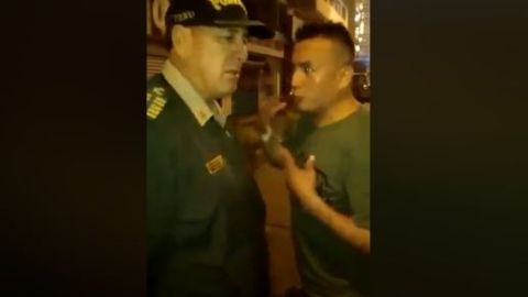 El hombre que llevaba unas copas de más suplicaba lo alejaran de su mujer.