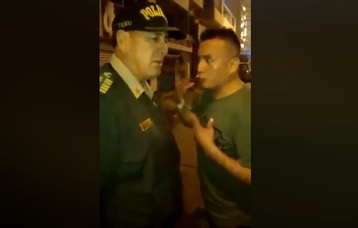 El hombre que llevaba unas copas de más suplicaba lo alejaran de su mujer.