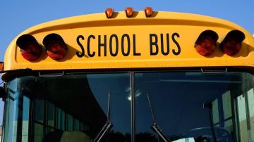 El autobús escolar estaba en la cuadra 6600 al sur de la avenida Stony Island a las 11:35 am cuando fue alcanzado por las balas.