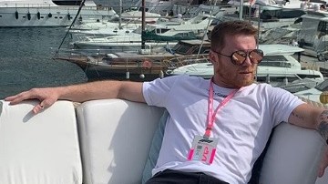 "Canelo" pasó un momento de diversión, previo al World Golf Championship México.