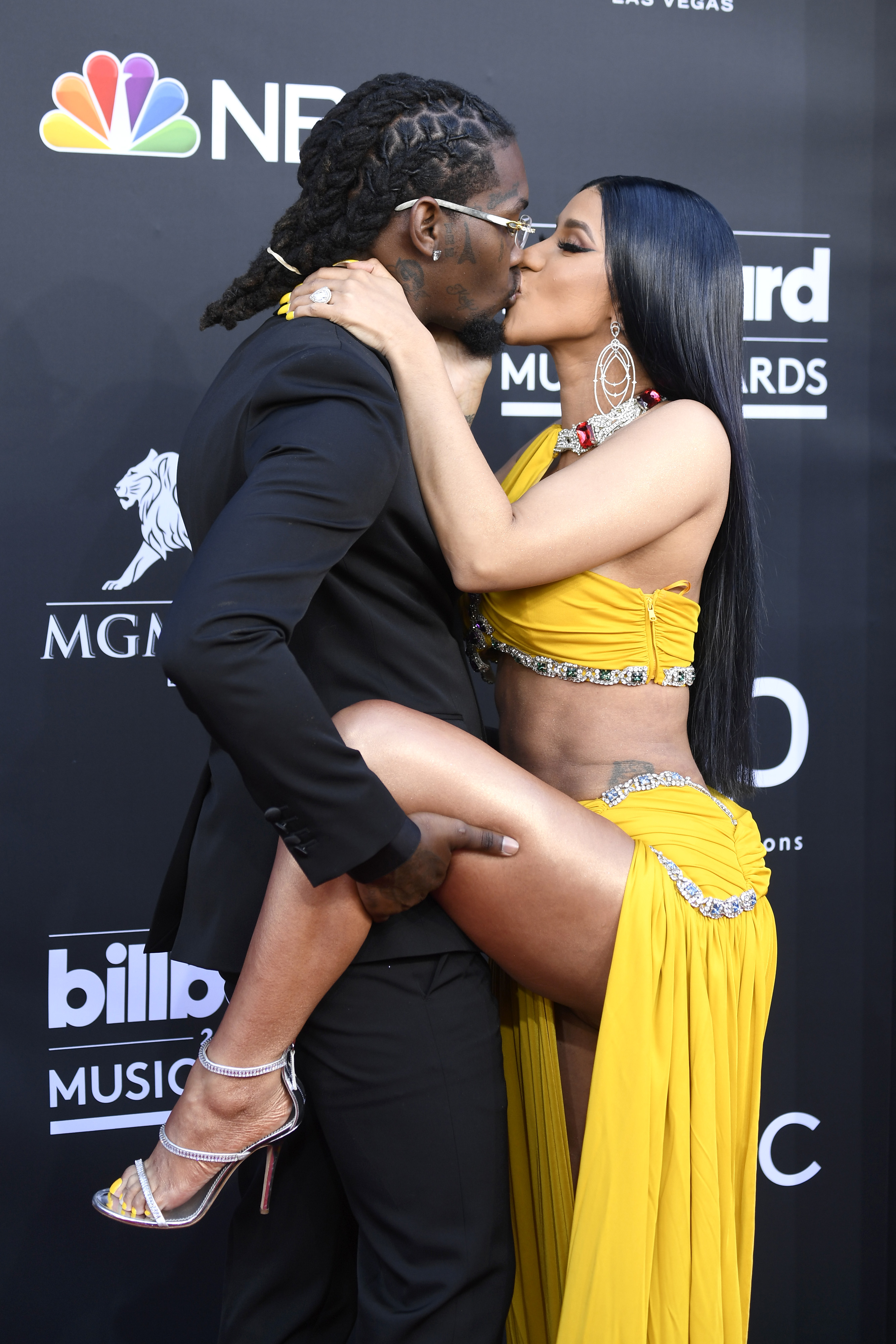 Fotos El Lengüetazo De Cardi B A Offset Que Eriza Los Billboard Music Awards 2019 La Raza 