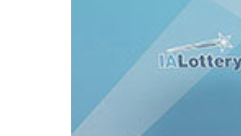 Angelica Chavez con su premio de la lotería Mega Millions.