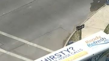 Investigadores también se encuentran analizando los videos de vigilancia en el área.