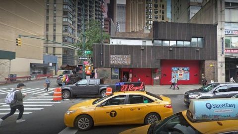 Cuartel FDNY en la 8va Avenida, cerca de Times Sq