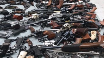 Cientos de armas confiscadas en Bel Air.