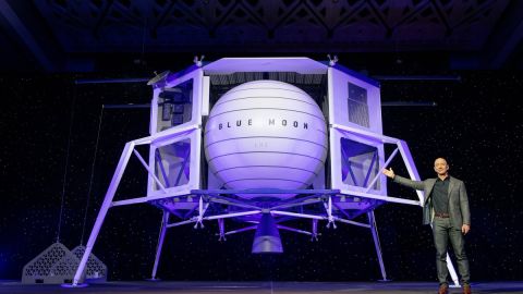 Bezos presenta su gran módulo espacial "Blue Moon".