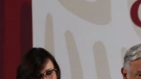 AMLO firma acuerdo para refinanciar a Pemex.