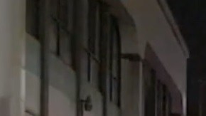 Una persona murió tras tiroteo cerca del centro de Los Ángeles y otra víctima fue hallada con heridas de bala en el carro abandonado.