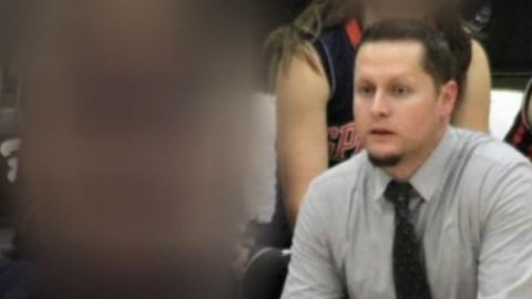 Bradley Britton, de 33 años fue detenido en su residencia el viernes pasado.