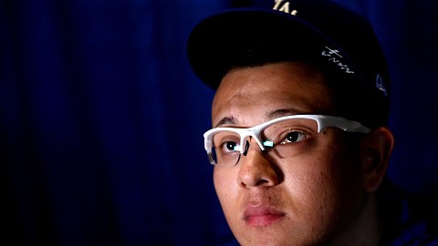 Julio Urías está acusado de violencia doméstica