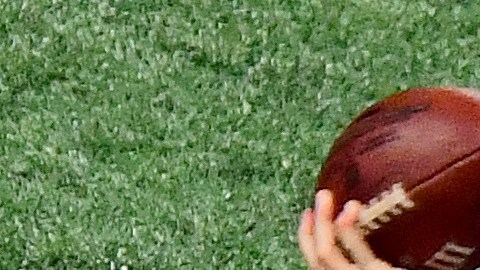Jared Goff, QB de los LA Rams visita Oakland para medirse con los Raiders en juego de pretemporada de la NFL.