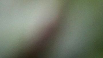 Un campesino  muestra un puñado de savia de opio cosechada.