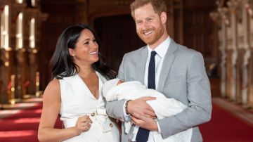 El príncipe Harry, su esposa Meghan Markle y su hijo Archie.