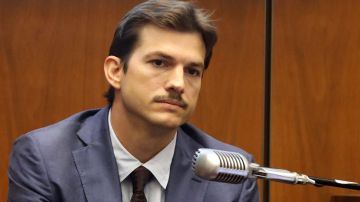 Ashton Kutcher testificó en Los Ángeles.