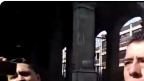 Gilberto Alcalá era entrevistado por varios reporteros, cuando de pronto se desató la balacera