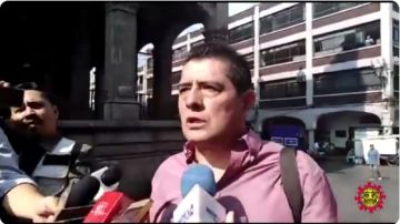 Gilberto Alcalá era entrevistado por varios reporteros, cuando de pronto se desató la balacera