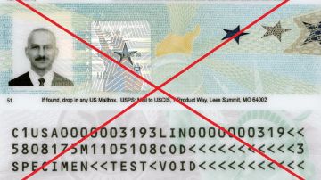 Para una persona deportada podría ser más difícil obtener una "green card".