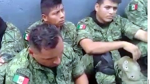 Los militares fueron desarmaados y retenidos en La Huacana.