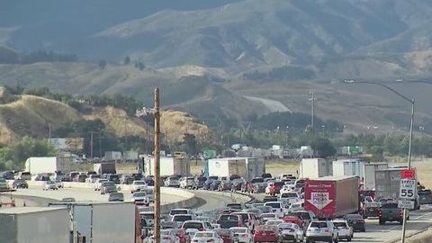 Todos los carriles permanecieron cerrados por cerca de 3 horas. Más adelante sólo algunos fueron reabiertos paulatinamente.
