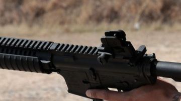 Imagen ilustrativa de un sujeto con una pistola.